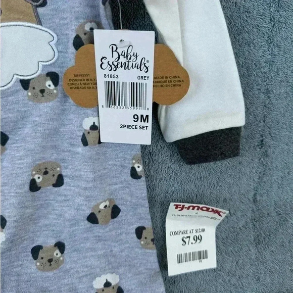 NWT 9M Long Sleeve Onesie with Feet and Matching Beanie - Picture 2 of 3